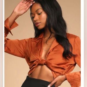 NWT satin twist front crop